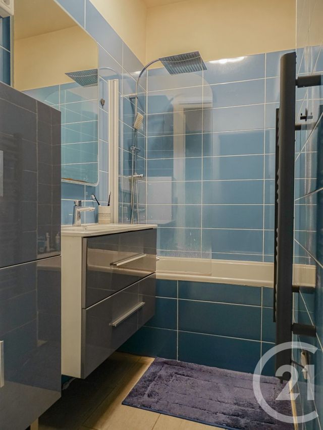 Appartement F3 à vendre - 3 pièces - 72.0 m2 - LYON - 69003 - RHONE-ALPES - Century 21 Part-Dieu