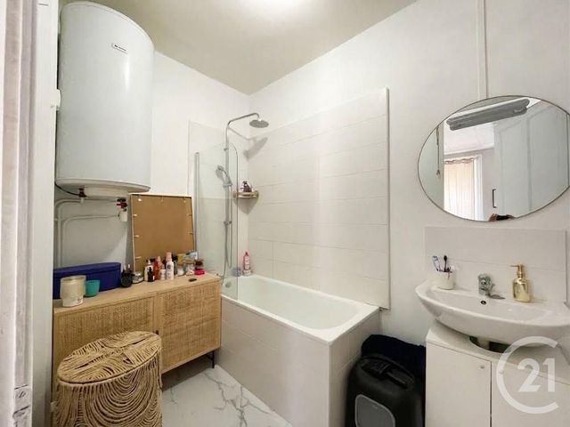 Appartement F2 à vendre - 2 pièces - 61.94 m2 - LYON - 69003 - RHONE-ALPES - Century 21 Part-Dieu