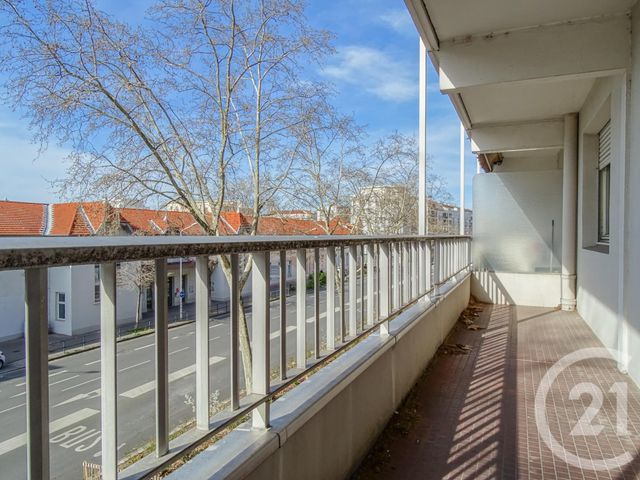 Appartement F3 à vendre - 3 pièces - 75.0 m2 - LYON - 69008 - RHONE-ALPES - Century 21 Part-Dieu