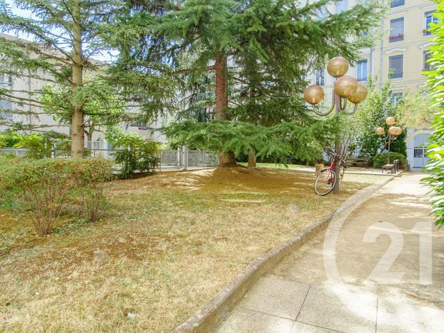 Afficher la photo en grand Appartement F4 à vendre - 4 pièces - 81.0 m2 - LYON - 69003 - RHONE-ALPES - Century 21 Part-Dieu