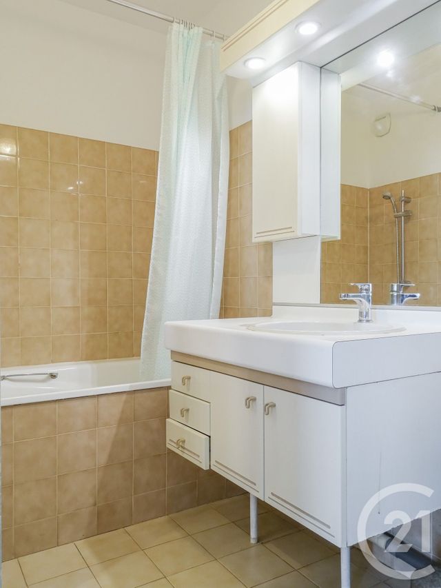 Afficher la photo en grand Appartement F4 à vendre - 4 pièces - 81.0 m2 - LYON - 69003 - RHONE-ALPES - Century 21 Part-Dieu