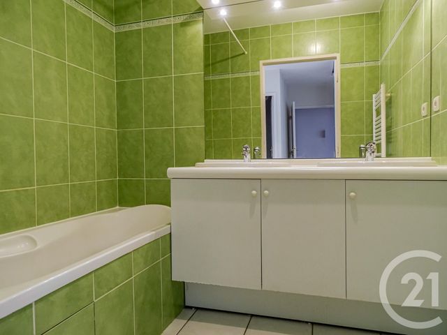 Appartement F4 à vendre - 4 pièces - 89.0 m2 - LYON - 69008 - RHONE-ALPES - Century 21 Part-Dieu