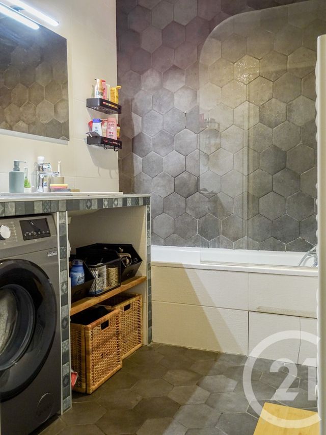 Appartement F4 à vendre - 4 pièces - 86.96 m2 - LYON - 69003 - RHONE-ALPES - Century 21 Part-Dieu