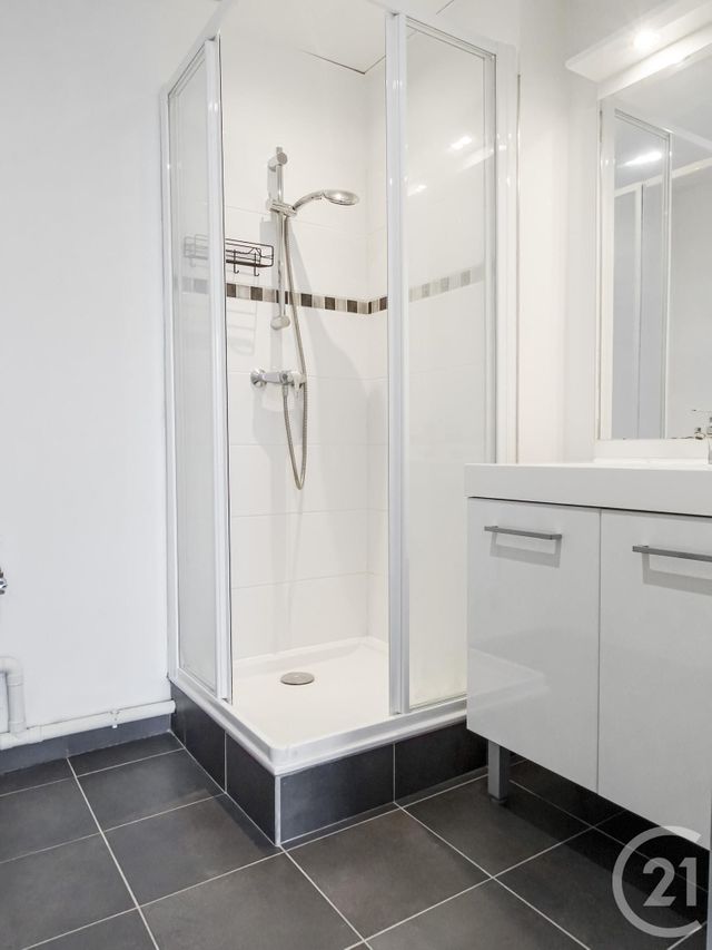 Appartement F2 à vendre - 2 pièces - 40.0 m2 - LYON - 69003 - RHONE-ALPES - Century 21 Part-Dieu