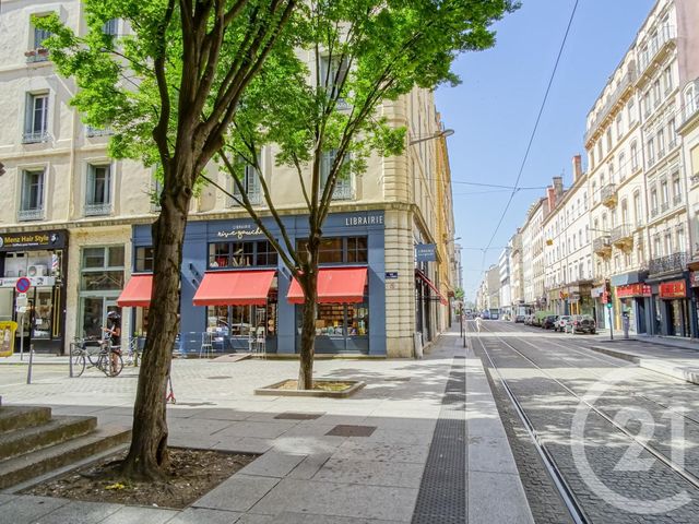 Appartement F4 à vendre - 4 pièces - 66.52 m2 - LYON - 69007 - RHONE-ALPES - Century 21 Part-Dieu