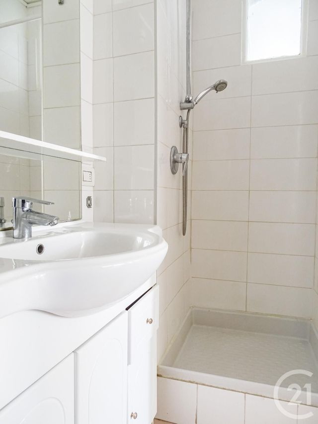 Appartement F4 à vendre - 4 pièces - 66.52 m2 - LYON - 69007 - RHONE-ALPES - Century 21 Part-Dieu