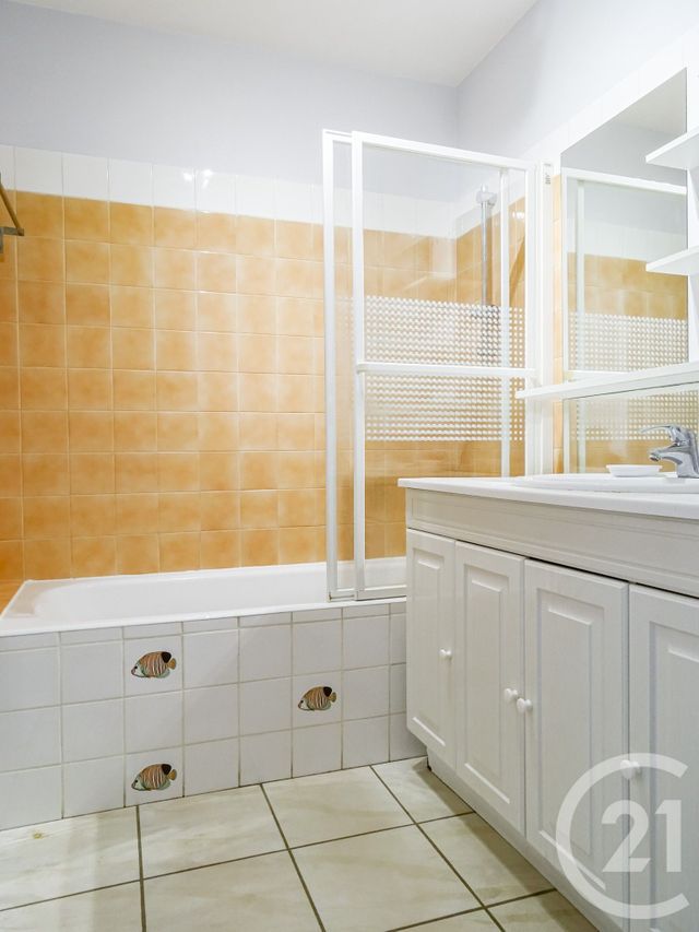 Appartement F3 à vendre - 3 pièces - 72.0 m2 - LYON - 69003 - RHONE-ALPES - Century 21 Part-Dieu