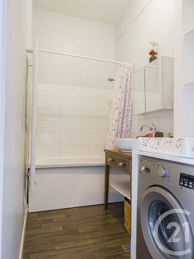 Appartement T3 à louer - 3 pièces - 50.0 m2 - LYON - 69003 - RHONE-ALPES - Century 21 Part-Dieu