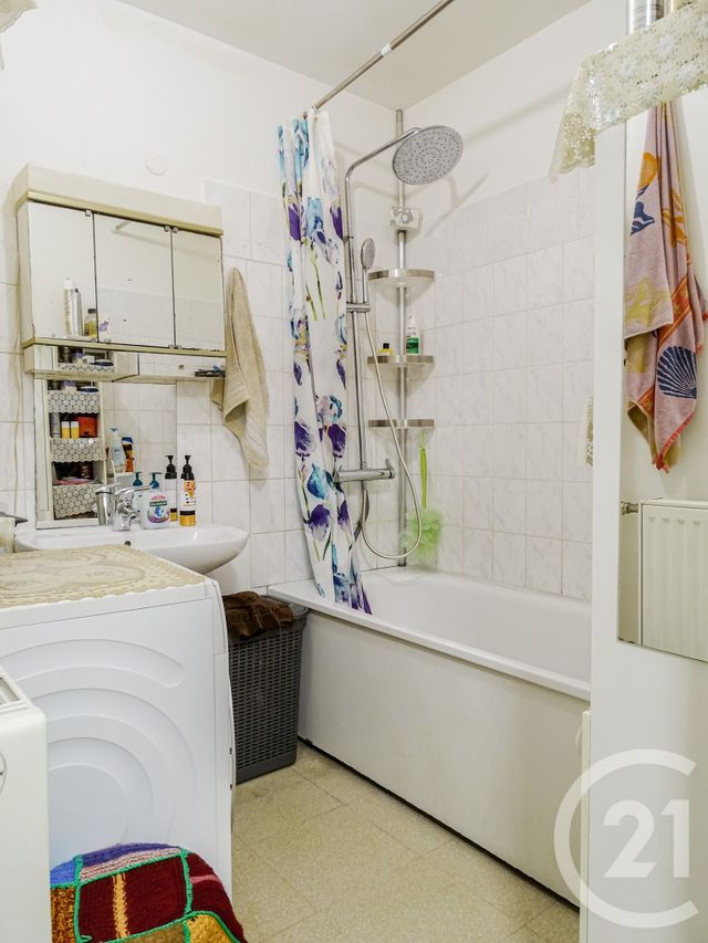 Appartement F3 à vendre - 3 pièces - 76.0 m2 - LYON - 69003 - RHONE-ALPES - Century 21 Part-Dieu