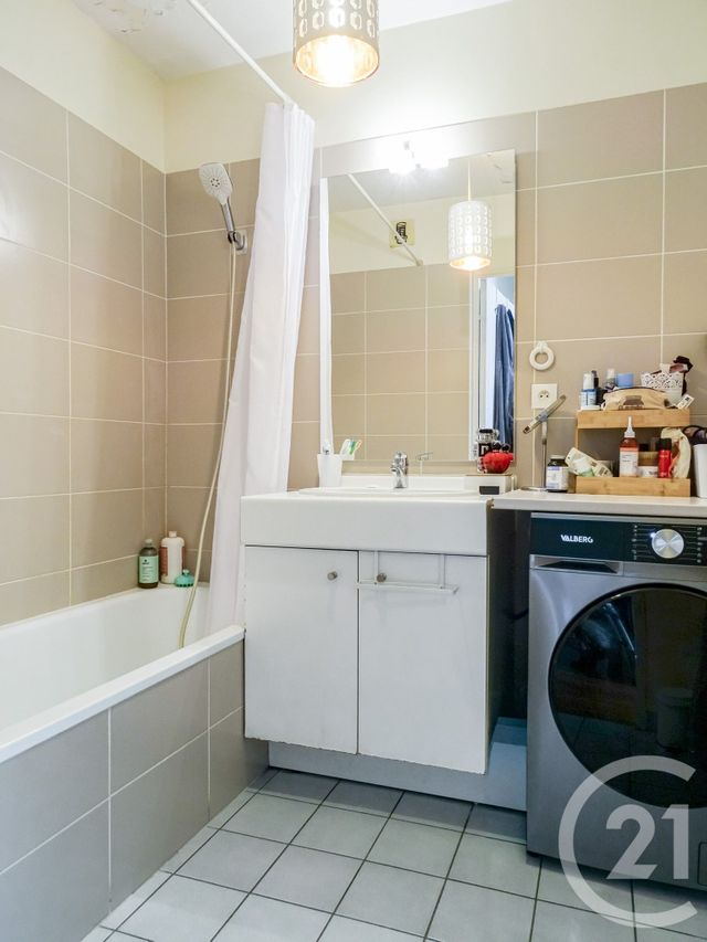 Appartement F3 à vendre - 3 pièces - 66.0 m2 - LYON - 69003 - RHONE-ALPES - Century 21 Part-Dieu