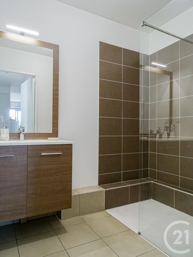 Appartement F5 à vendre - 5 pièces - 100.25 m2 - LYON - 69008 - RHONE-ALPES - Century 21 Part-Dieu