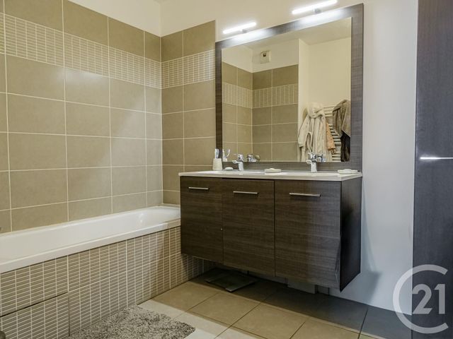 Appartement F5 à vendre - 5 pièces - 100.25 m2 - LYON - 69008 - RHONE-ALPES - Century 21 Part-Dieu