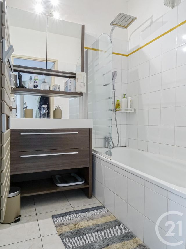 Appartement T2 à vendre - 2 pièces - 50.0 m2 - LYON - 69003 - RHONE-ALPES - Century 21 Part-Dieu