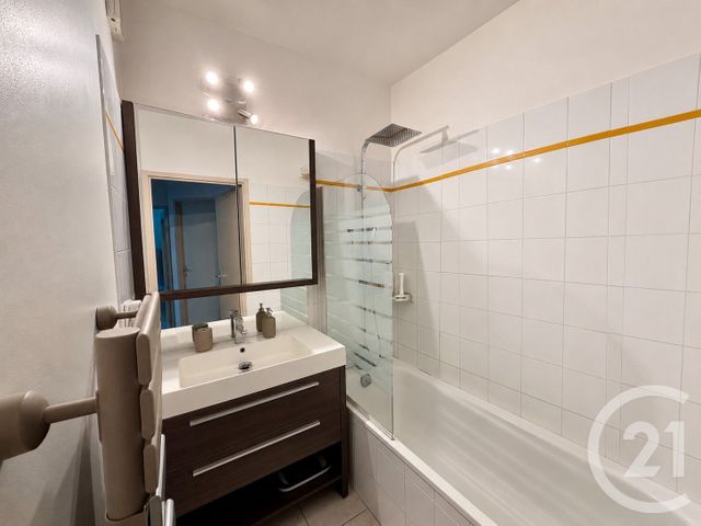 Appartement T2 à vendre - 2 pièces - 51.28 m2 - LYON - 69003 - RHONE-ALPES - Century 21 Part-Dieu