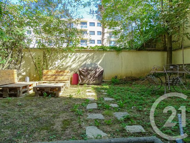 Appartement F2 à louer - 2 pièces - 50.0 m2 - LYON - 69003 - RHONE-ALPES - Century 21 Part-Dieu