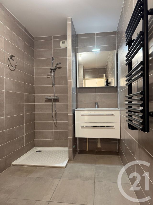 Appartement F3 à louer - 3 pièces - 54.18 m2 - LYON - 69003 - RHONE-ALPES - Century 21 Part-Dieu