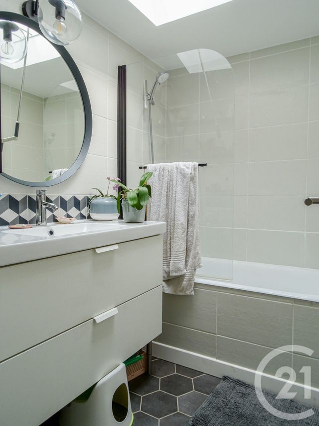 Appartement F2 à louer - 2 pièces - 45.0 m2 - LYON - 69003 - RHONE-ALPES - Century 21 Part-Dieu